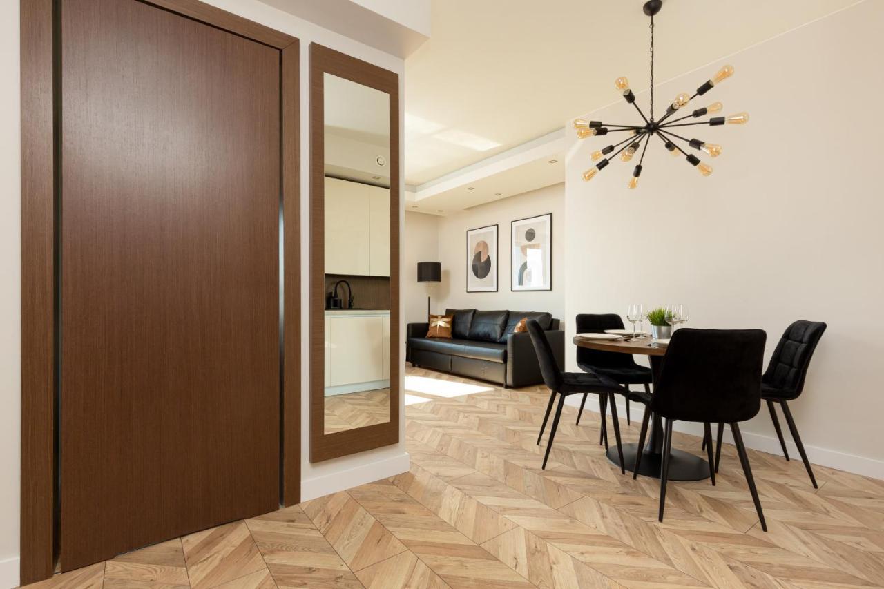 Platinum Towers Apartment With Parking By Renters Prestige Varşova Dış mekan fotoğraf
