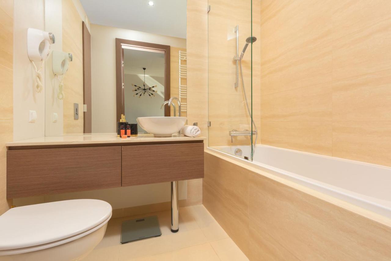 Platinum Towers Apartment With Parking By Renters Prestige Varşova Dış mekan fotoğraf