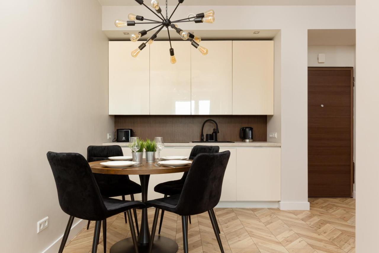 Platinum Towers Apartment With Parking By Renters Prestige Varşova Dış mekan fotoğraf
